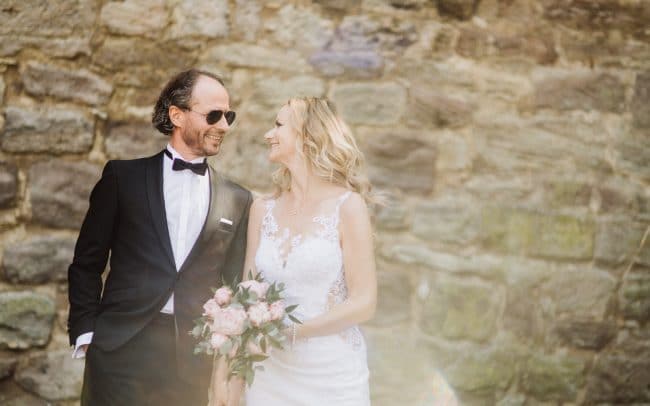 Hochzeitsfotografie Nörten Hardenberg Brautpaar lächelt
